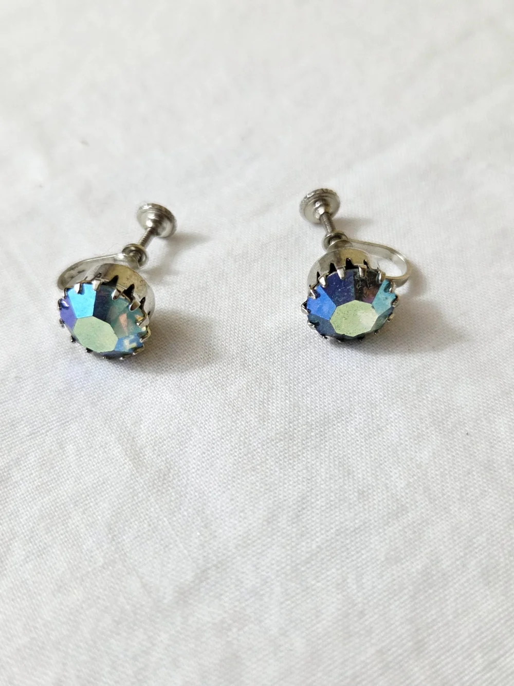 Vintage Aurora Borealis Rhinestone Screw Back Earrings Silver Tone Shimmer